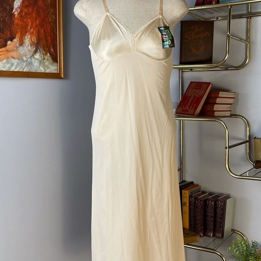 1980’s Cream Slip - Picture 1 of 2